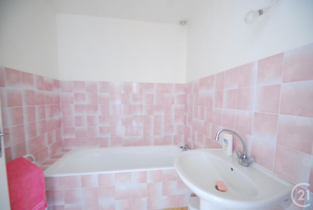 maison à vendre - 5 pièces - 85.0 m2 - LE HOUSSEAU BRETIGNOLLES - 53 - PAYS-DE-LOIRE - Century 21 Agence Pays D'Andaines maison à vendre - 5 pièces - 85.0 m2 - LE HOUSSEAU BRETIGNOLLES - 53 - PAYS-DE-LOIRE - Century 21 Agence Pays D'Andaines