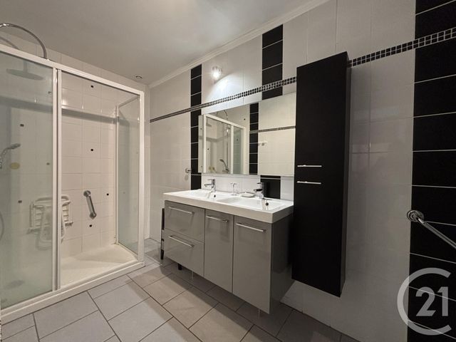 Appartement T4 à vendre - 6 pièces - 118.67 m2 - BAGNOLES DE L ORNE NORMANDIE - 61 - BASSE-NORMANDIE - Century 21 Agence Pays D'Andaines