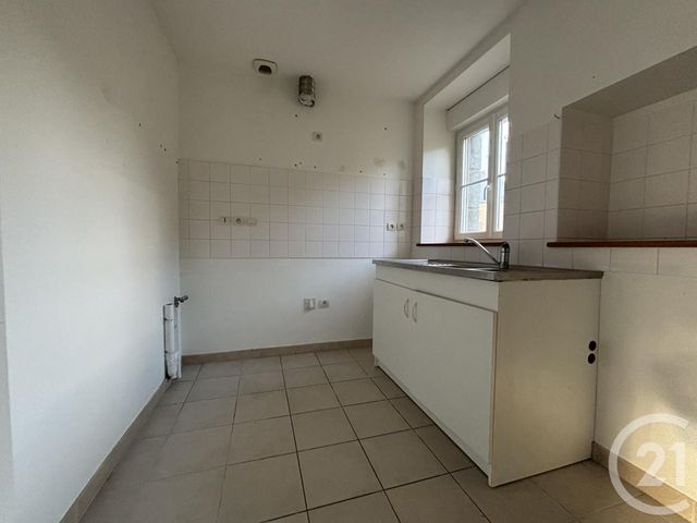 maison à louer - 4 pièces - 96.8 m2 - STE MARGUERITE DE CARROUGES - 61 - BASSE-NORMANDIE - Century 21 Agence Pays D'Andaines