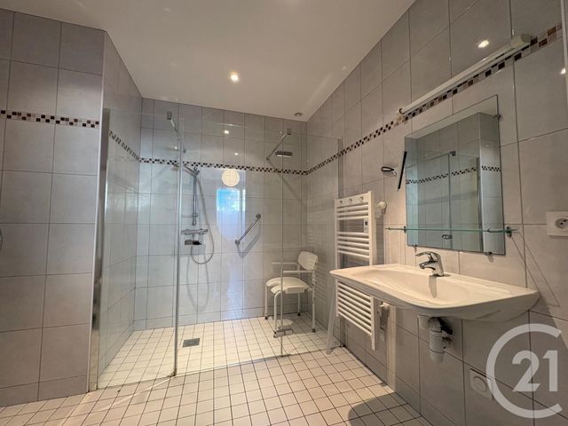 Appartement à louer - 2 pièces - 50.2 m2 - BAGNOLES DE L ORNE NORMANDIE - 61 - BASSE-NORMANDIE - Century 21 Agence Pays D'Andaines