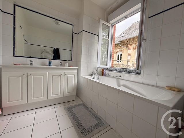 Appartement T3 à vendre - 3 pièces - 84.0 m2 - BAGNOLES DE L ORNE NORMANDIE - 61 - BASSE-NORMANDIE - Century 21 Agence Pays D'Andaines