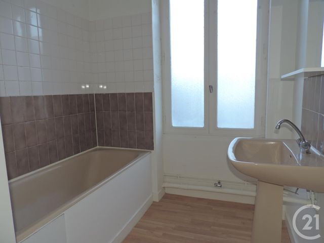 Appartement F3 à louer - 3 pièces - 88.17 m2 - BAGNOLES DE L ORNE NORMANDIE - 61 - BASSE-NORMANDIE - Century 21 Agence Pays D'Andaines