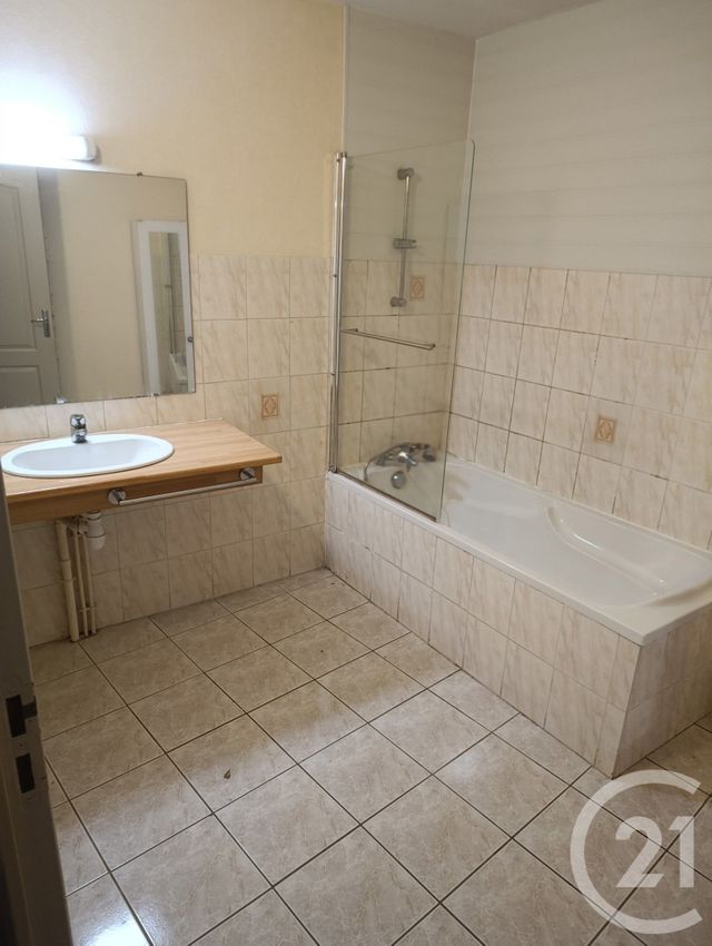 Appartement à louer - 4 pièces - 104.0 m2 - LA FERTE MACE - 61 - BASSE-NORMANDIE - Century 21 Agence Pays D'Andaines